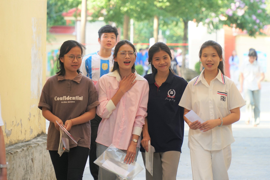 thi-sinh-thi-lop-10-nghe-an.jpg