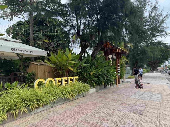 Công ty TNHH Sovico Khánh Hòa hiện còn một phần đất sử dụng làm quán cafe tại đường bờ biển Nha Trang. Ảnh: Hữu Long