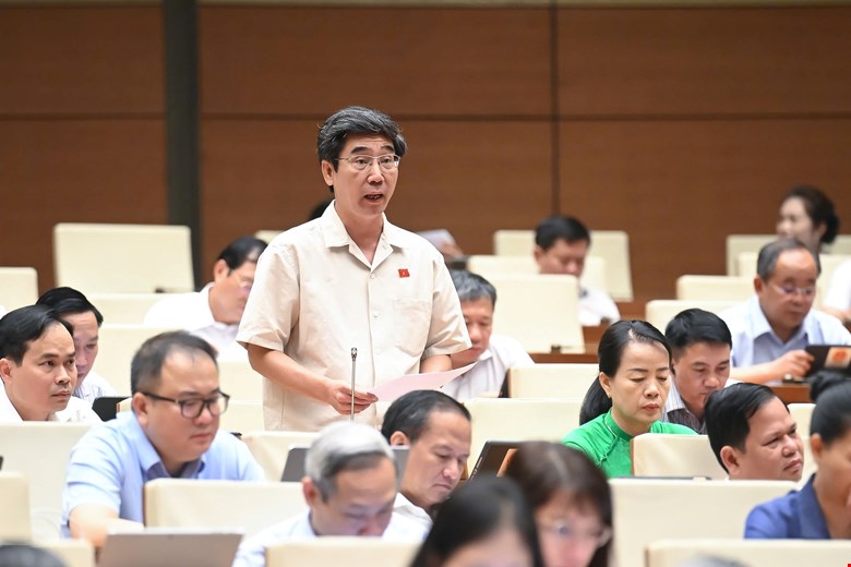 Đại biểu Trần Chí Cường phát biểu. Ảnh: Quochoi.vn