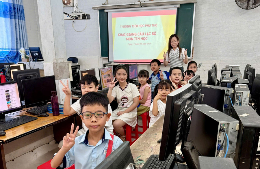 Câu lạc bộ Tin học của Trường Tiểu học Phú Thọ.