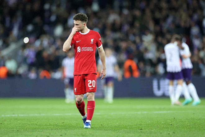 Tương lai trái ngược của Darwin Nunez và Diogo Jota tại Liverpool