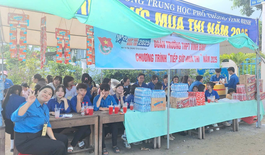 Nhóm thanh niên tình nguyện tích cực tham gia đội