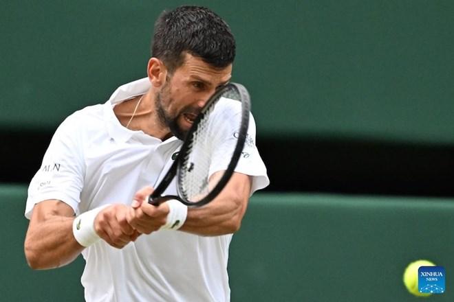 Djokovic lần thứ 16 vào tứ kết Wimbledon
