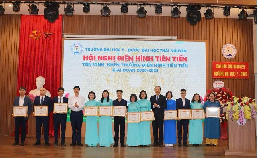 Tôn vinh, khen thưởng các điển hình tiên tiến giai đoạn 2020 - 2025.