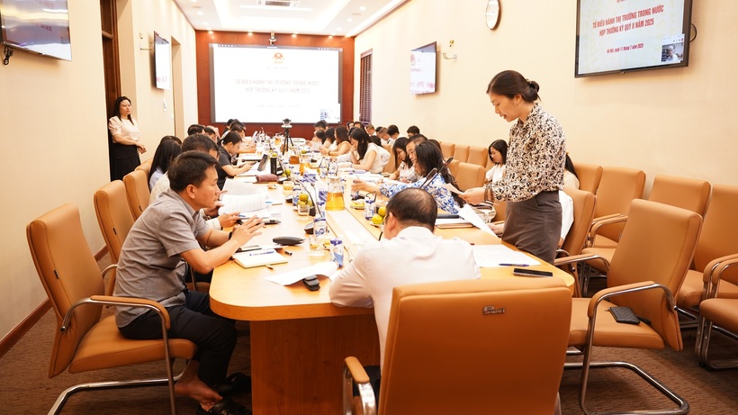 Cuộc họp được kết nối trực tuyến đến nhiều hiệp hội, ngành hàng (Ảnh: Phương Lan)
