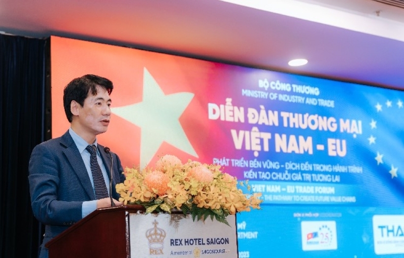 Ông Tạ Hoàng Linh - Bí thư Chi bộ Vụ Phát triển thị trường nước ngoài cho rằng, Chi bộ luôn nhận thức rằng hội nhập kinh tế quốc tế không chỉ là cơ hội để thúc đẩy xuất khẩu, mà còn là động lực để nâng cao năng lực cạnh tranh của doanh nghiệp Việt Nam.
