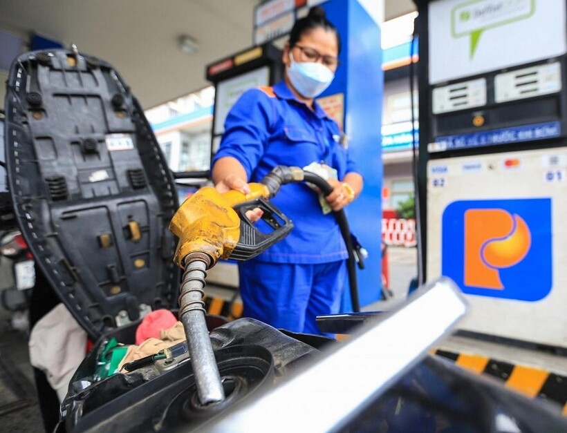 Trong kỳ điều hành xăng dầu ngày mai 17/7, giá xăng trong nước dự báo có thể giảm nhẹ, giá dầu tăng.
