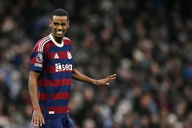 Liverpool cần dọn đường để đón Isak về Anfield.  Ảnh: AFP