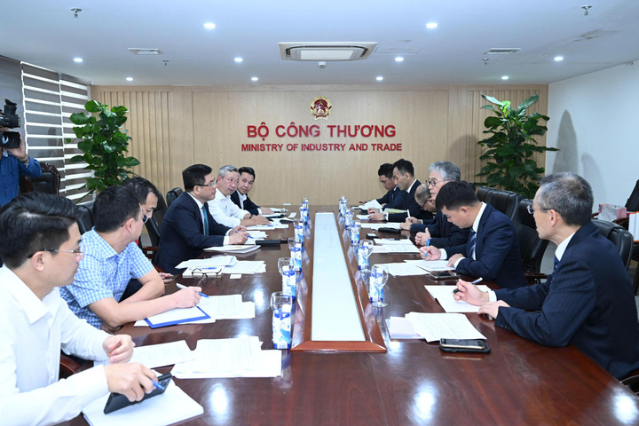 Quang cảnh buổi làm việc. Ảnh: Cấn Dũng