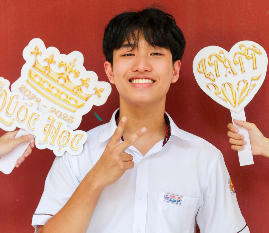 Em Đậu Nguyễn Thái Bình, học sinh lớp 12 chuyên Toán 1, Trường THPT chuyên Quốc Học - Huế là thủ khoa TP Huế tại Kỳ thi tốt nghiệp THPT 2025. (Ảnh: NVCC)