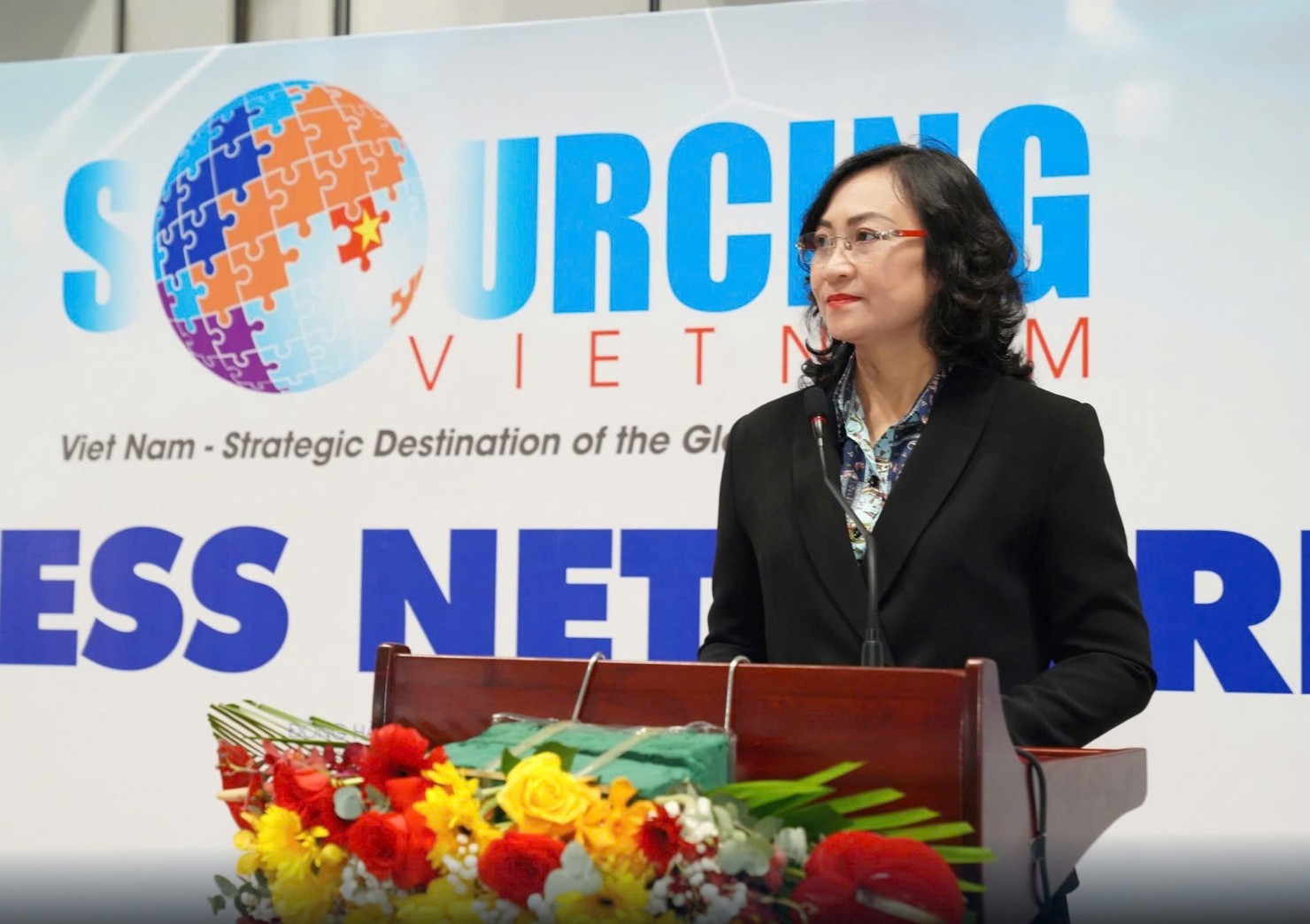 Thứ trưởng Bộ Công Thương Phan Thị Thắng phát biểu tại Triển lãm và Sự kiện kết nối chuỗi cung ứng hàng hoá quốc tế Vietnam International Sourcing 2024