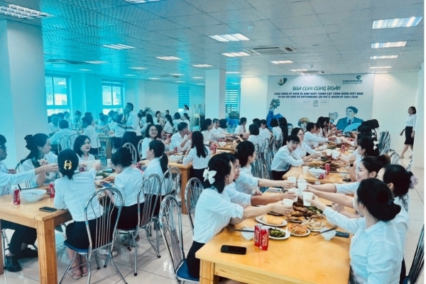 “Bữa cơm Công đoàn” tại Vietcombank chi nhánh Quảng Ninh. Ảnh: Vietcombank