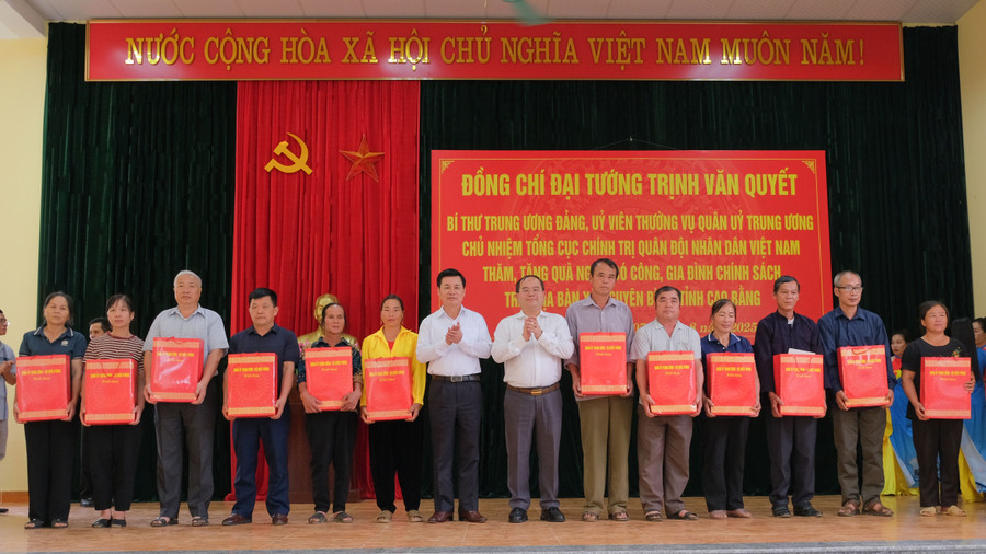 tang-qua-nguoi-co-cong-2.jpg
