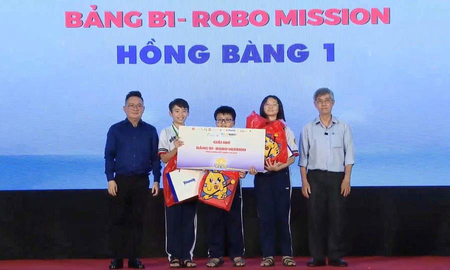 truong-thcs-hong-bang-8.jpg