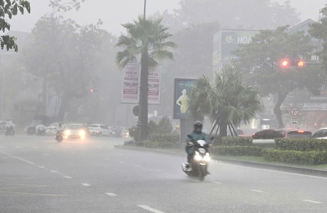 Dự báo khu vực mưa dông hôm nay 12.8, có nơi mưa to trên 70mm