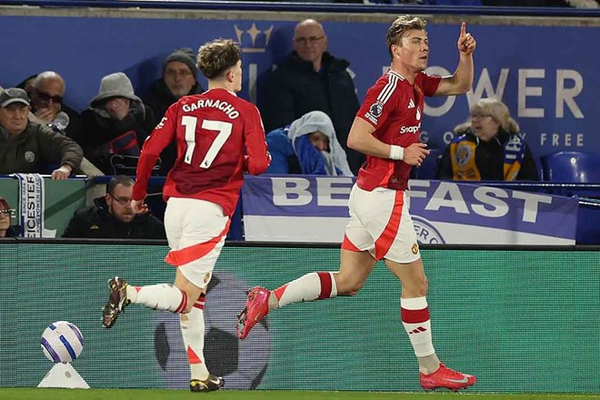 Không thể đổ toàn bộ lỗi cho Hojlund về việc Man United thiếu bàn thắng.  Ảnh: AFP