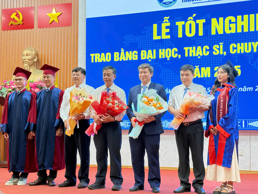 anh-2-le-tot-nghiep-dai-hoc-tay-nguyen.jpg