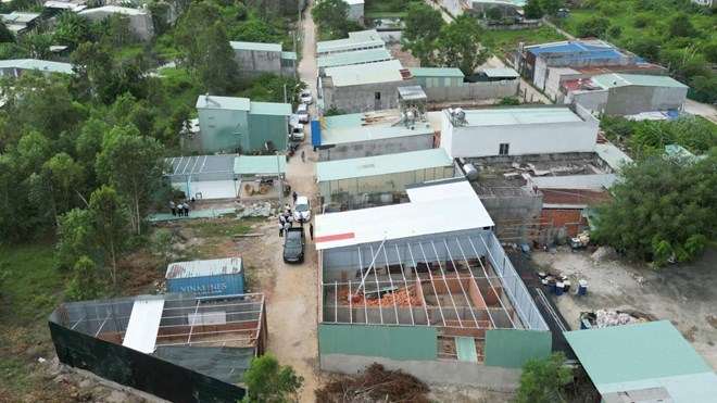 Sở Xây dựng TPHCM kiểm tra tình hình vi phạm trật tự xây dựng trên địa bàn phường Phước Thắng. Ảnh: Sở Xây dựng cung cấp