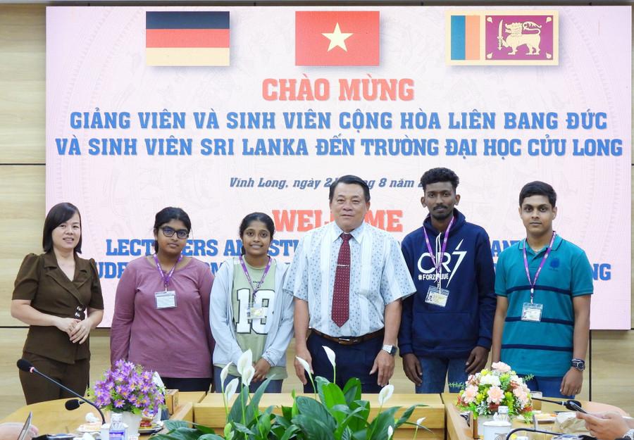 dhcl-tang-cuong-giao-luu-3.jpg