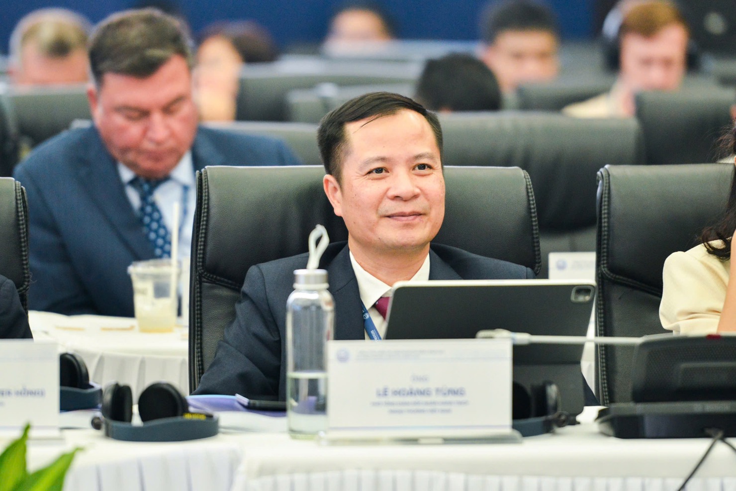 Ông Lê Hoàng Tùng - Phó TGĐ Vietcombank tham dự phiên toàn thể Diễn đàn tài chính thường niên Việt Nam năm 2025.