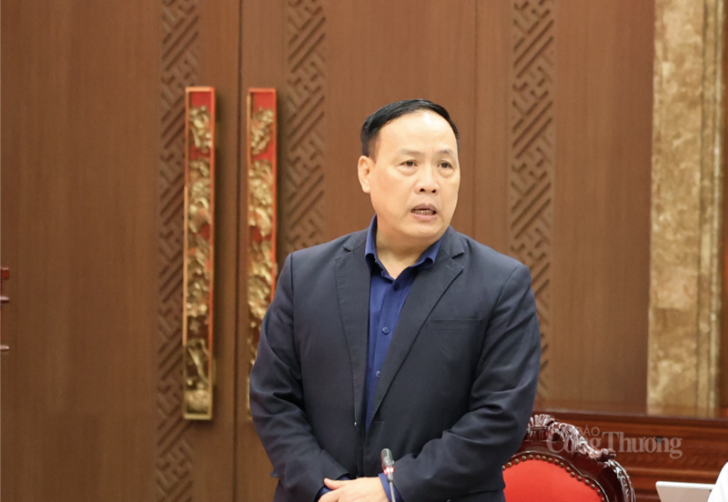 Giáo sư Nguyễn Đình Đức phát biểu tại hội thảo
