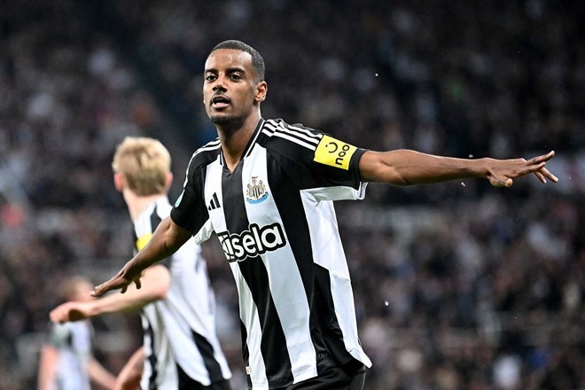 Alexander Isak vẫn rời Newcastle với tư cách là một huyền thoại