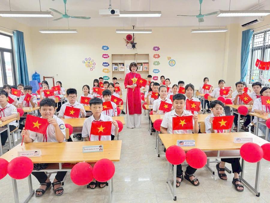 Cô trò Trường THCS Ba Chẽ sẵn sàng cho năm học mới.