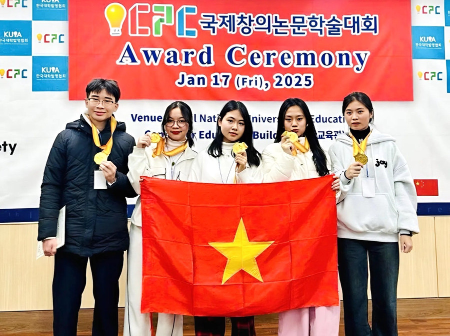 nhom-hoc-sinh-truong-thpt-chuyen-hung-yen-gianh-huy-chuong-vang-tai-ky-thi-icpc-2025-tai-han-quoc.jpg