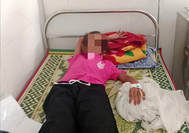 25 học sinh nhập viện sau bữa ăn sáng tại trường