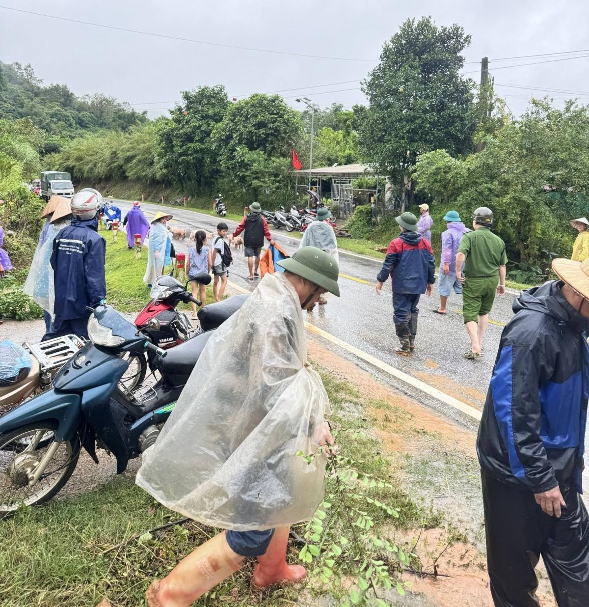 học sinh cao bằng nghỉ học tránh bão số 11 hình ảnh 1 hoc sinh cao bang nghi hoc tranh bao so 11 hinh anh 1