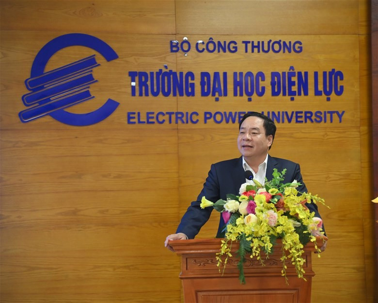 NGƯT. PGS.TS Vũ Đình Ngọ chúc mừng các doanh nhân, doanh nghiệp.