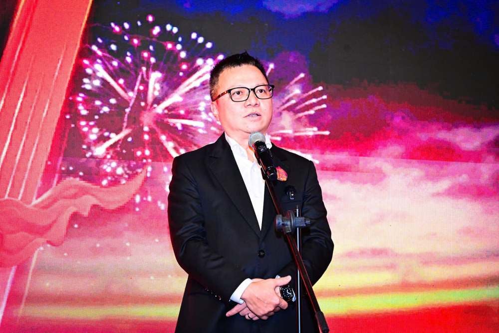 Ông Lê Quốc Minh - Tổng biên tập báo Nhân Dân phát biểu tại lễ ra mắt phim tài liệu về concert Tổ quốc trong tim tối 16.10. Ảnh: CGV