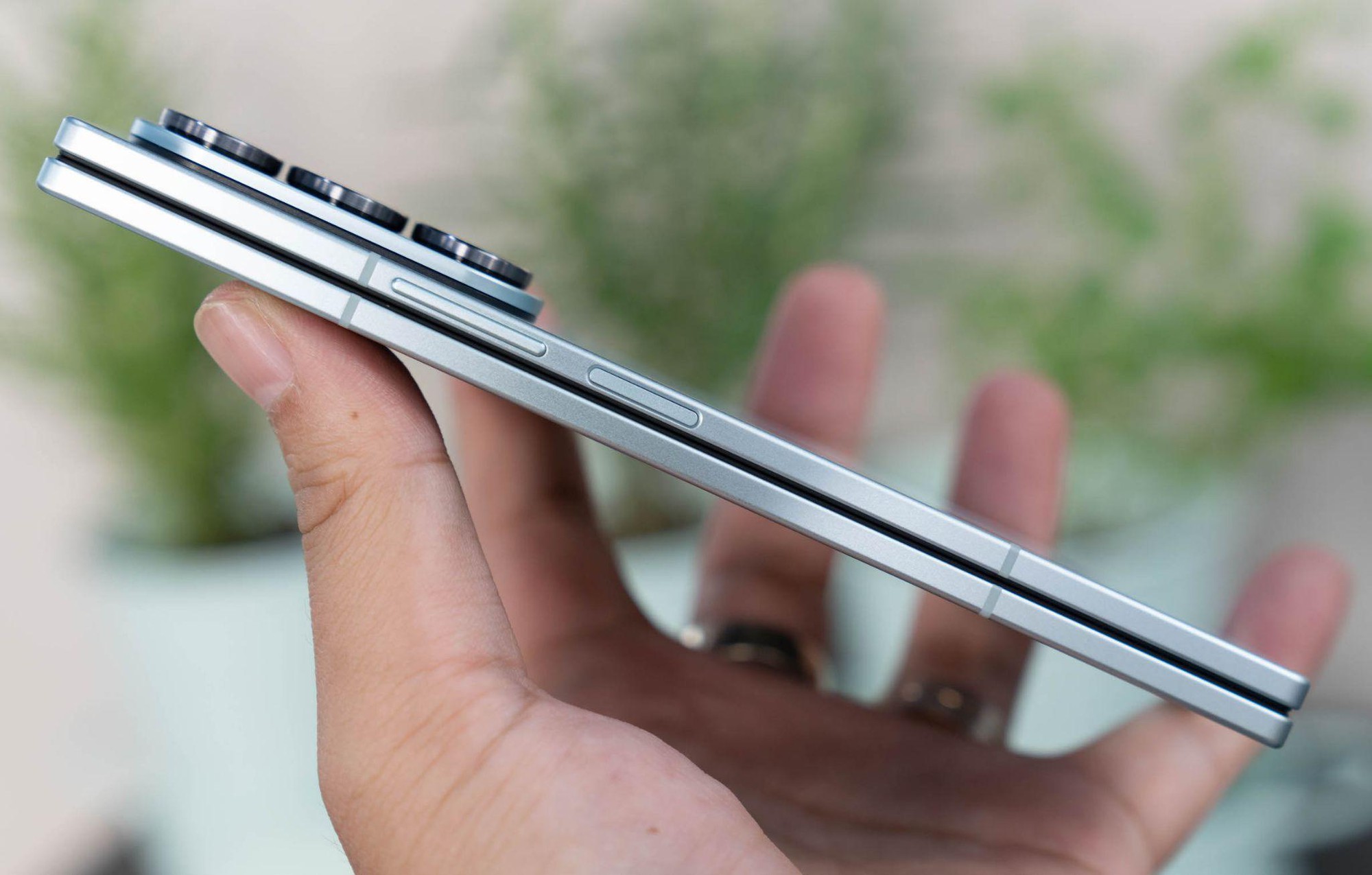 Không chỉ mỏng nhẹ, Samsung Galaxy Z Fold7 tiên phong trong kỷ nguyên điện thoại gập AI- Ảnh 1.