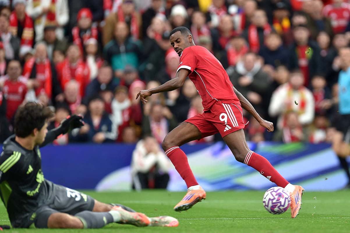 Alexander Isak vẫn chưa có bàn nào tại Premier League trong màu áo mới. Ảnh: AFP