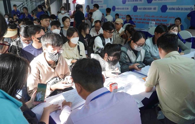 Nhiều ý kiến tranh luận chuyện giờ vào học từ 6h30