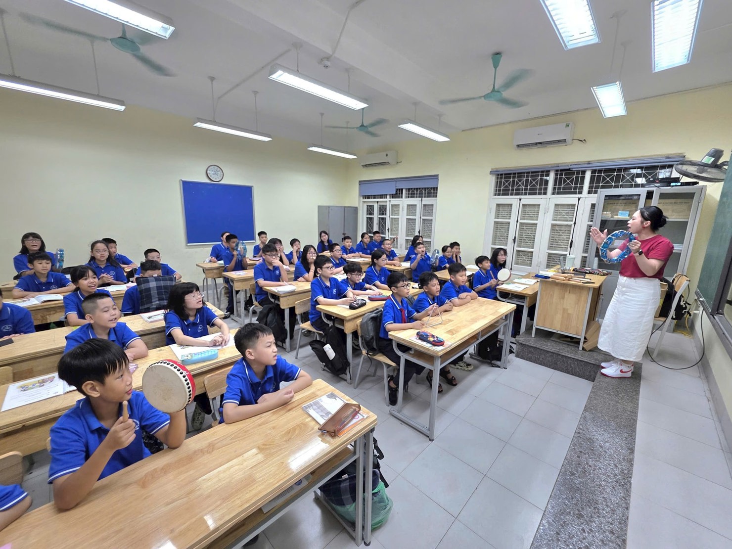 Việc cấp bù học phí học sinh dân lập, tư thục được xem là một chính sách nhân văn, tạo sự công bằng giữa học sinh trường công lập