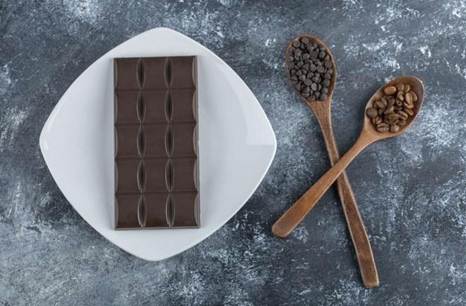 Hạnh nhân và chocolate đen: Bí quyết cải thiện sức khỏe tim mạch