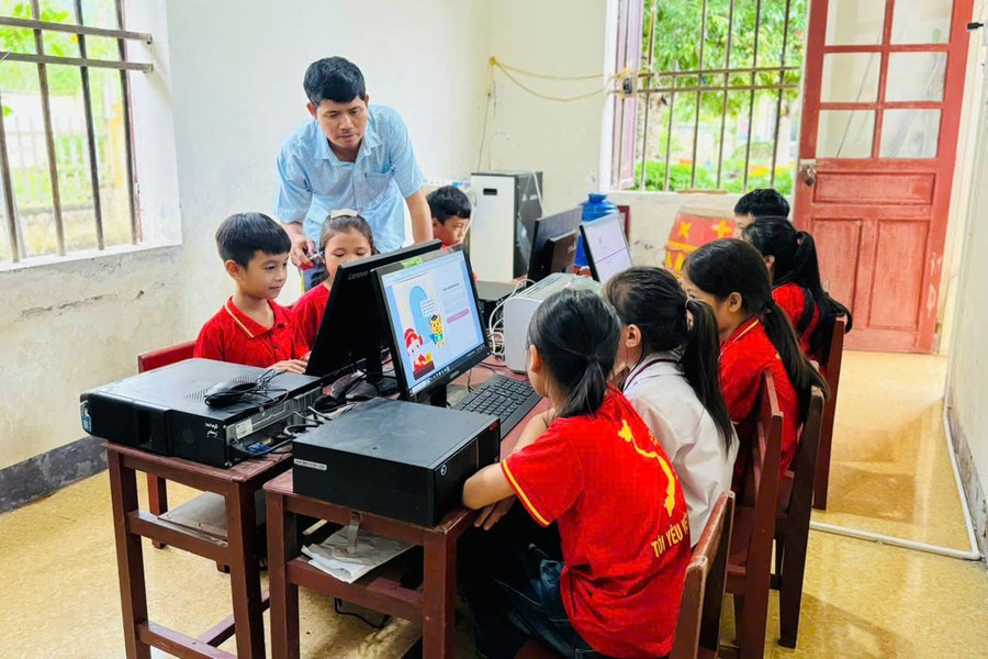 Nhờ sự vận động của thầy Chung, các em học sinh có thêm điều kiện học tập tốt hơn. (Ảnh: Đ.C)