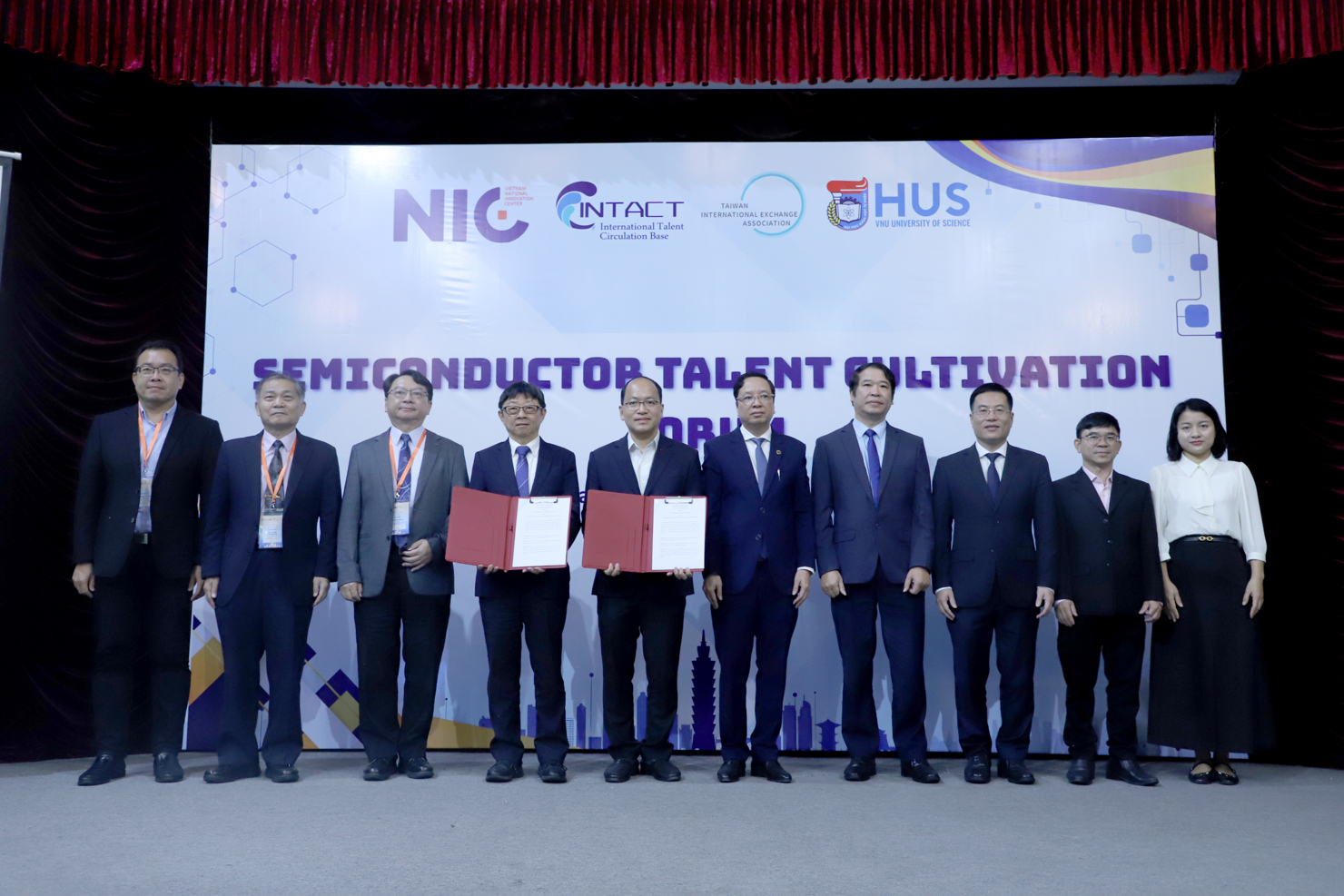 Lễ Trao Biên bản ghi nhớ hợp tác triển khai Học bổng INTENSE tại Việt Nam giữa Trung tâm Đổi mới sáng tạo Quốc gia (NIC) và Đại học Khoa học Công nghệ Quốc lập Đài Loan (NTUST)