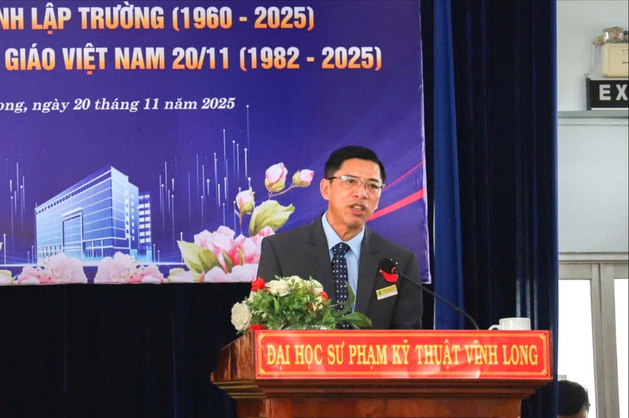 PGS.TS Nguyễn Thanh Tùng - Hiệu trưởng Trường ĐH Sư phạm Kỹ thuật Vĩnh Long phát biểu tại buổi lễ. z7243850316117-e707bd75e4be17a32461880610b1f123-3.jpg