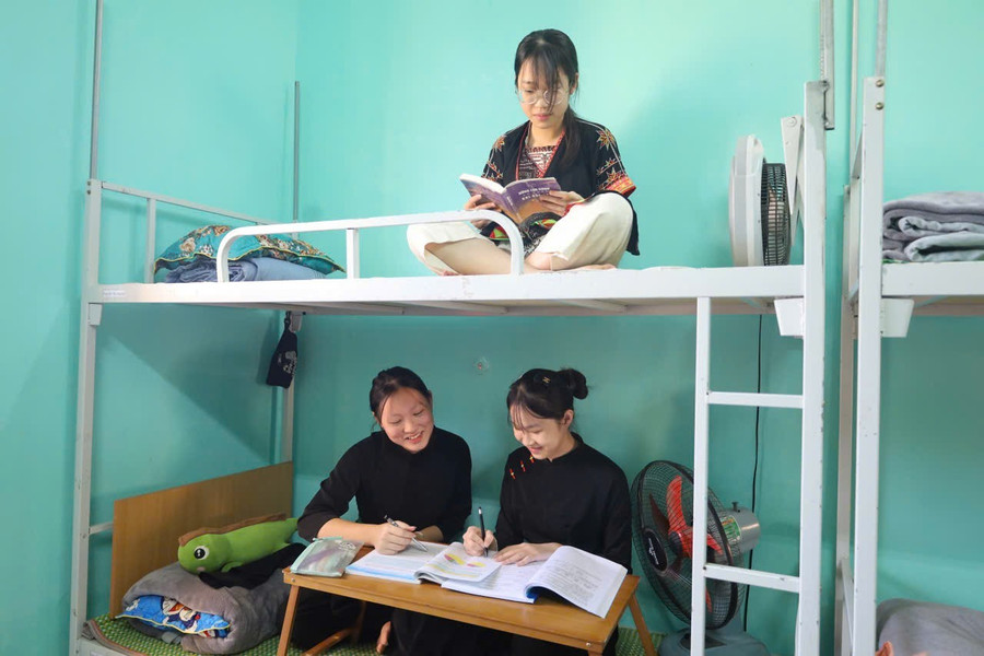 Niềm vui đọc sách của các em học sinh Trường PTDTNT THCS&THPT Hàm Yên.