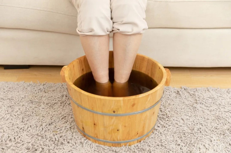 Ngâm chân mặc dù tốt, nhưng không phải ai cũng phù hợp. (Ảnh: ITN)