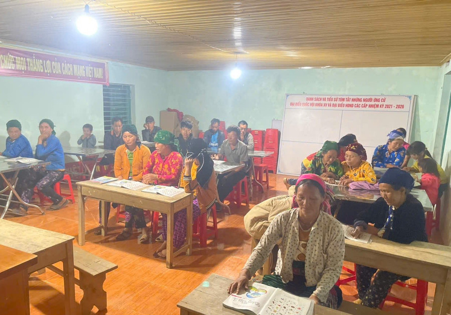 Hình ảnh lớp xóa mù chữ tại thôn Pải Chư Phìn, xã Cán Tỷ, tỉnh Tuyên Quang. Ảnh: NTCC.