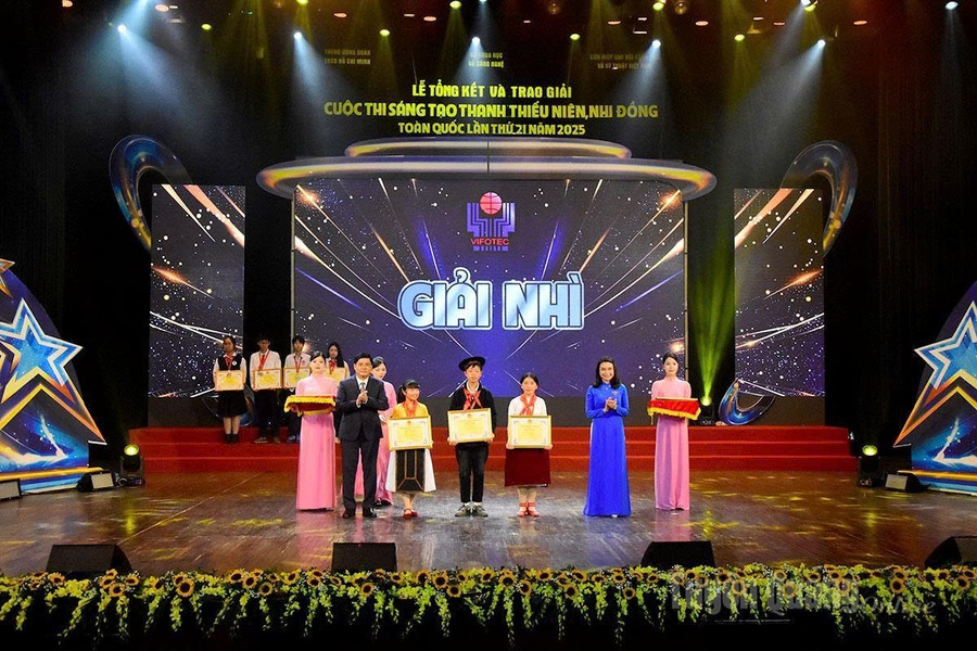 Các em học sinh Tuyên Quang tỏa sáng tại các sân chơi sáng tạo khoa học. 1000045014.jpg