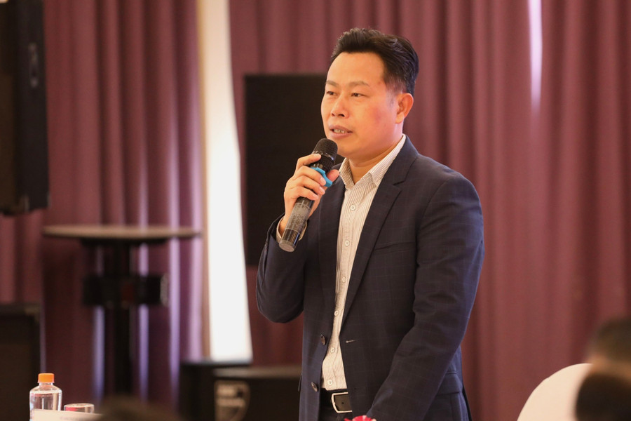 Thứ trưởng Bộ GD&ĐT Lê Quân dự và chỉ đạo Hội nghị.