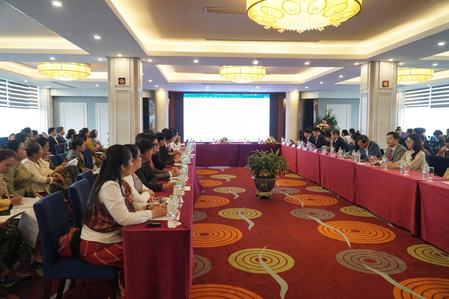 Quang cảnh buổi làm việc. Ảnh: Hồ Lài doan-cong-tac-bo-giao-duc-4.jpg