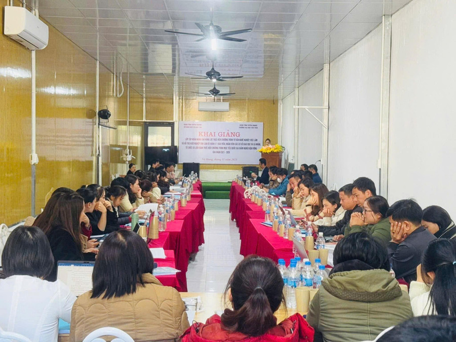 Lớp tập huấn hướng nghiệp tại xã Na Hang, Tuyên Quang.