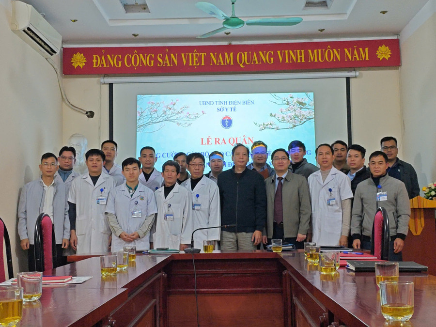 Các cán bộ Trung tâm Y tế Mường Nhé trong lễ ra quân. ttyt-muong-nhe.jpg