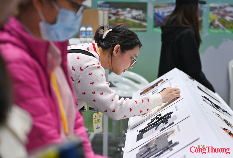 Triển lãm HanoiTex - HanoiFabric tiếp tục khẳng định vai trò là cầu nối quan trọng, giúp doanh nghiệp tiếp cận công nghệ, thiết bị, nguyên phụ liệu tiên tiến, cập nhật xu hướng phát triển của ngành dệt may thế giới; đồng thời tăng cường kết nối, hợp tác để tham gia sâu hơn vào chuỗi giá trị toàn cầu.