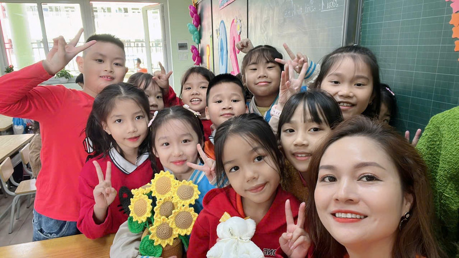 Giờ ra chơi của cô Mai cùng học trò. mai-2.jpg